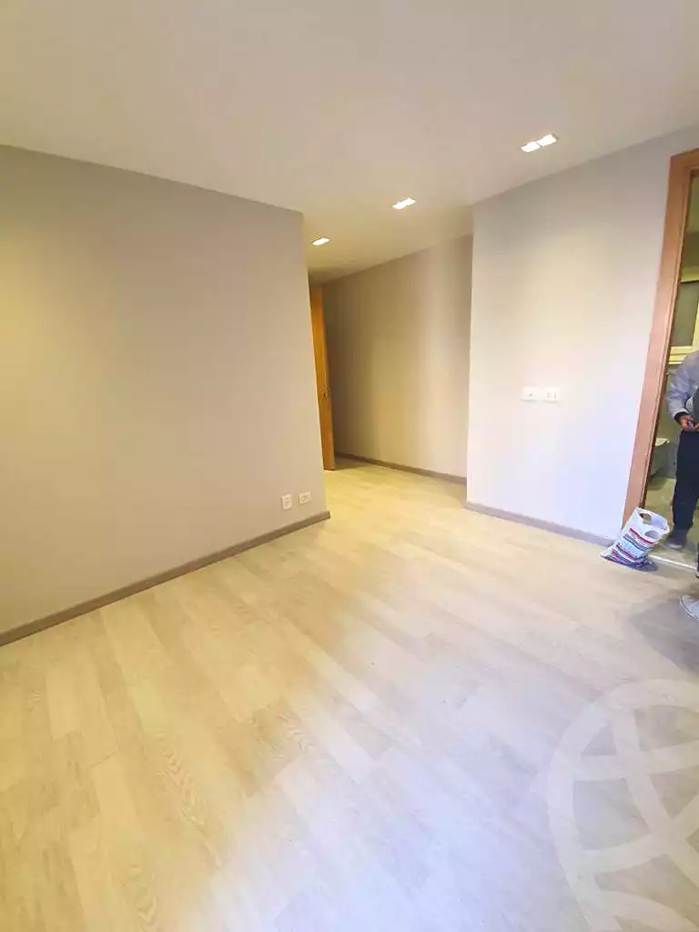 https://aqarmap.com.eg/ar/listing/7062828-for-sale-cairo-new-cairo-compounds-mountain-view-hyde-park