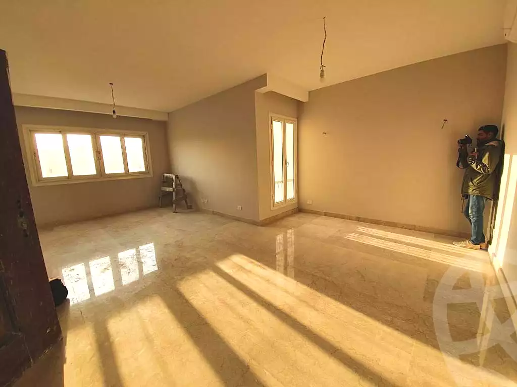 https://aqarmap.com.eg/ar/listing/7062828-for-sale-cairo-new-cairo-compounds-mountain-view-hyde-park