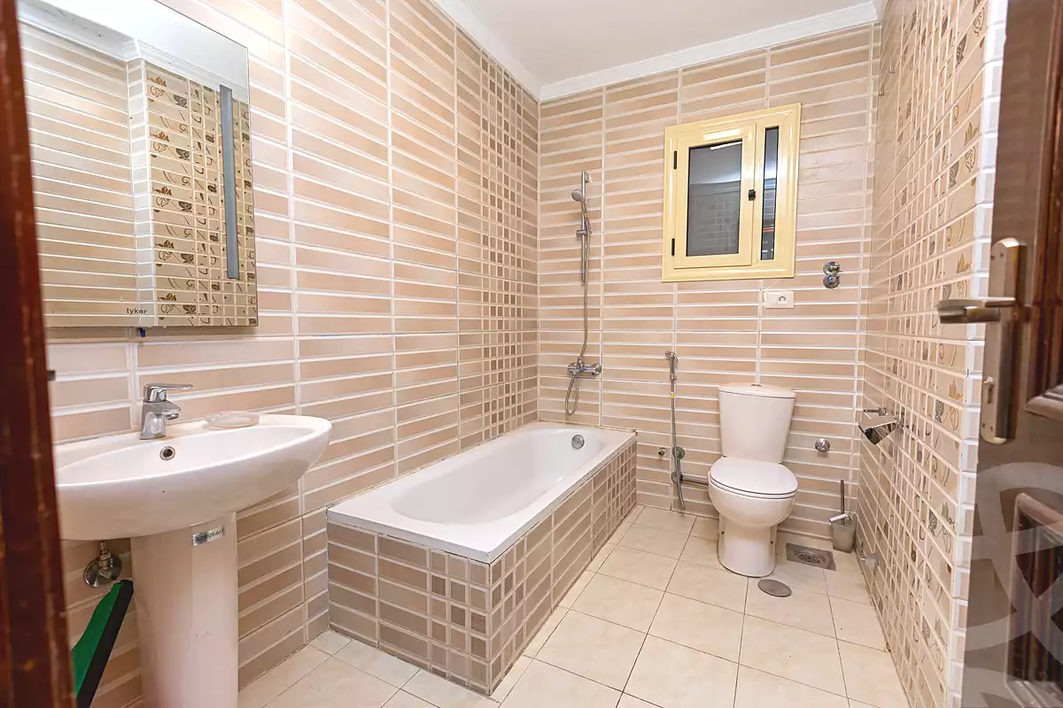 https://aqarmap.com.eg/ar/listing/7065440-for-rent-alexandria-kafr-abdo-mohamed-safwat-st