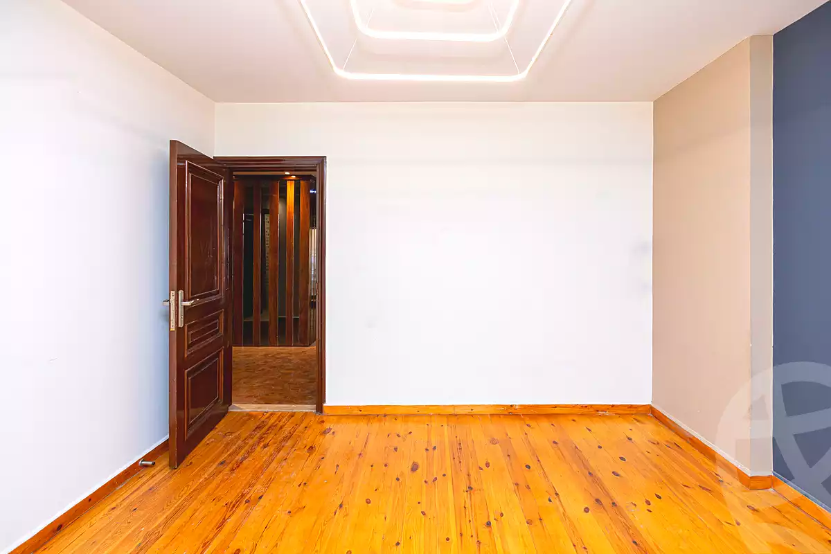 https://aqarmap.com.eg/ar/listing/7065440-for-rent-alexandria-kafr-abdo-mohamed-safwat-st