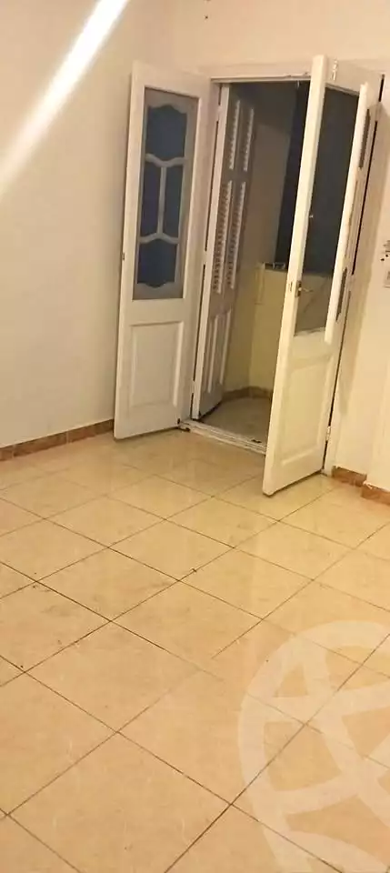 https://aqarmap.com.eg/en/listing/7067893-for-rent-alexandria-ganaklis-shr-mrtdy-bsh