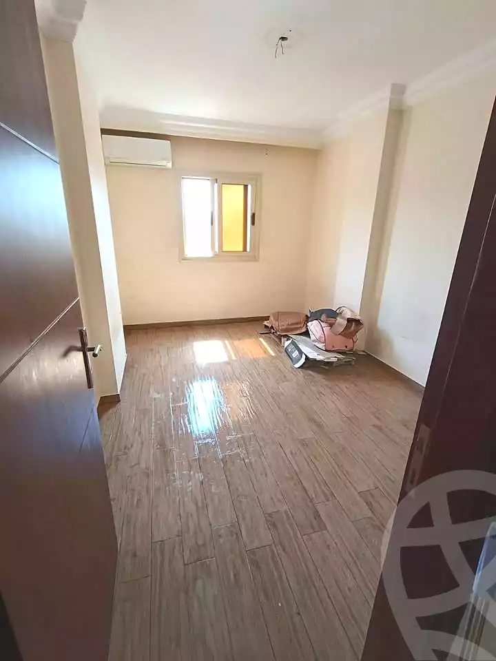 https://aqarmap.com.eg/ar/listing/7068548-for-sale-cairo-helwan-ahmed-enci-st
