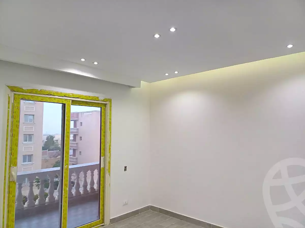 https://aqarmap.com.eg/en/listing/7068801-for-sale-cairo-new-cairo-compounds-zohour-life-compound-2