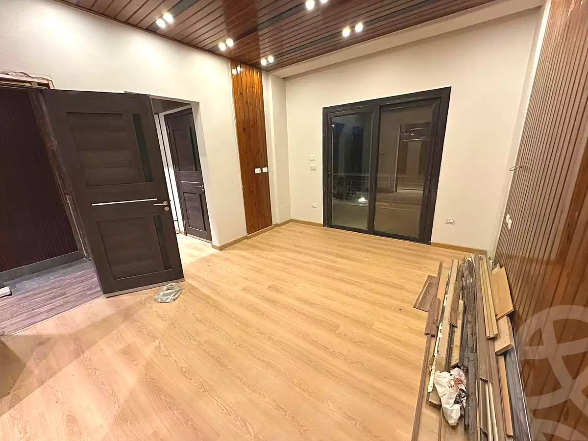https://aqarmap.com.eg/ar/listing/7068815-for-sale-cairo-new-cairo-compounds-hyde-park-centre-ville-hyde-park