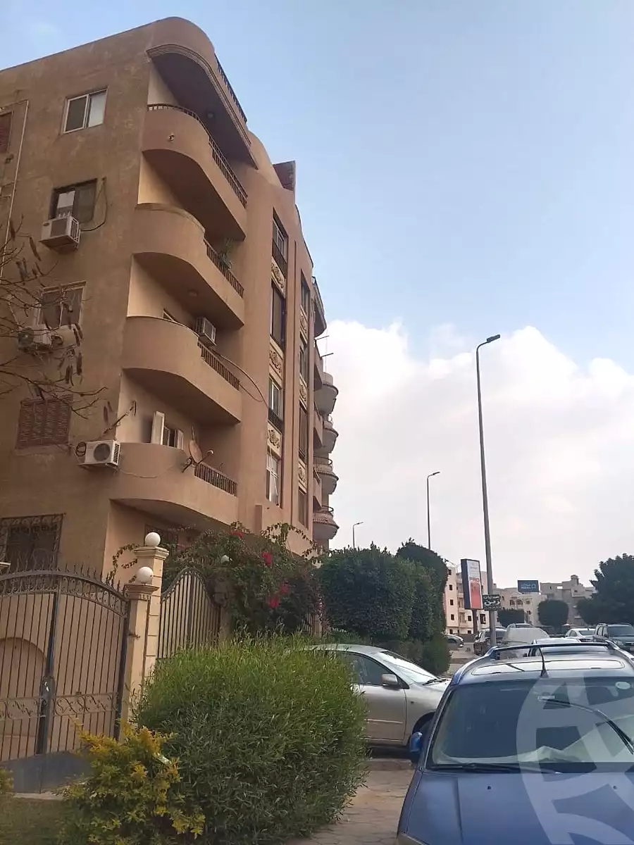 https://aqarmap.com.eg/ar/listing/7068857-for-sale-cairo-new-cairo-el-narges-el-narges-omarat-abdul-rahman-al-rafie-st