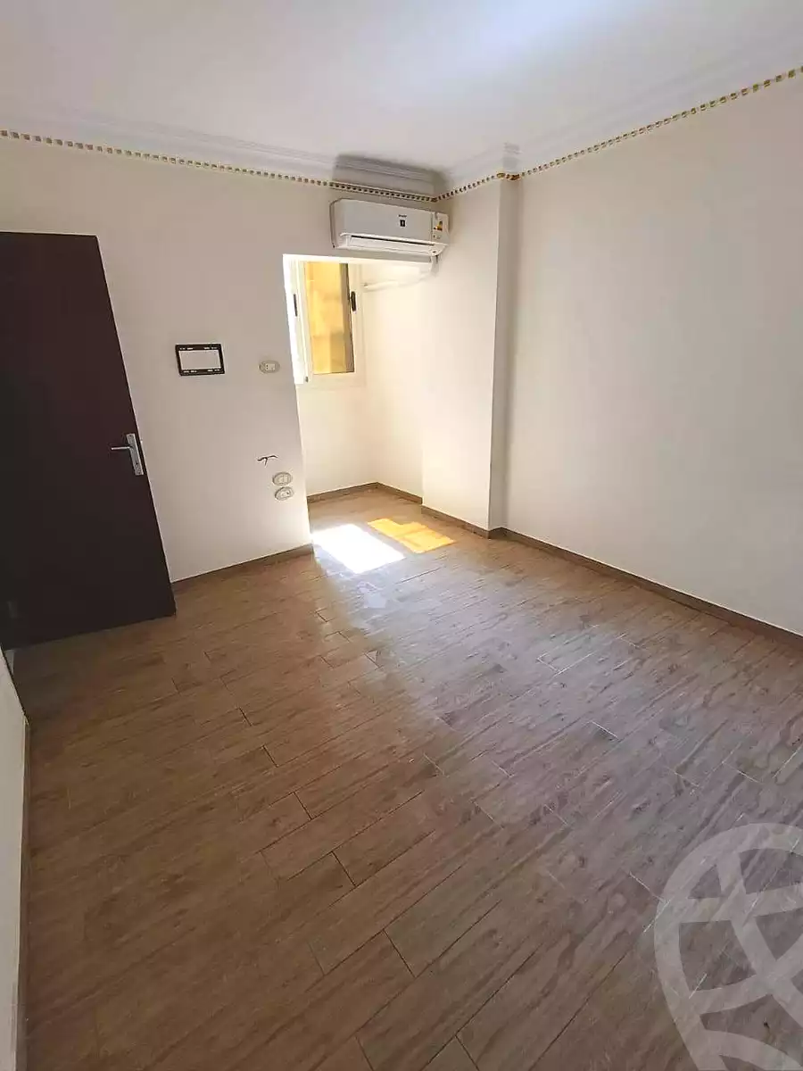 https://aqarmap.com.eg/ar/listing/7068962-for-sale-cairo-helwan-ahmed-enci-st