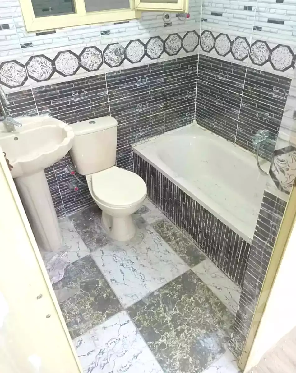 https://aqarmap.com.eg/ar/listing/7070829-for-sale-alexandria-moharram-bey-tryq-qn-lswys