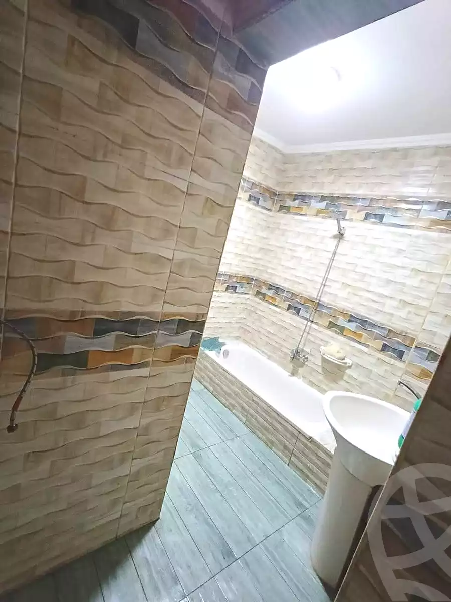 https://aqarmap.com.eg/en/listing/7070898-for-sale-cairo-helwan-ahmed-enci-st