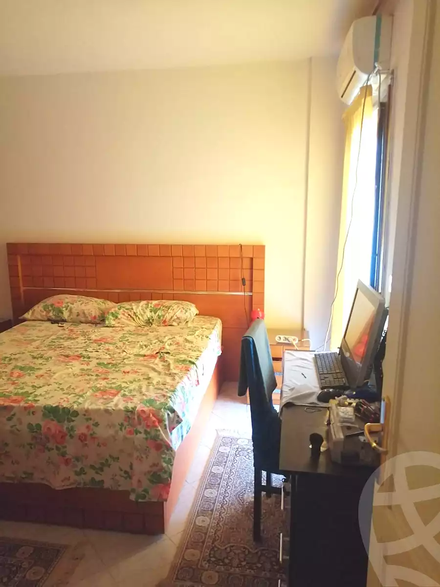 https://aqarmap.com.eg/ar/listing/7080361-for-sale-cairo-new-cairo-lrhb-city-phase-4-mohammed-farid-st