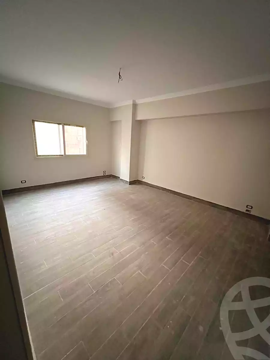 https://aqarmap.com.eg/ar/listing/7081361-for-sale-cairo-new-cairo-compounds-el-mostashareen-compound