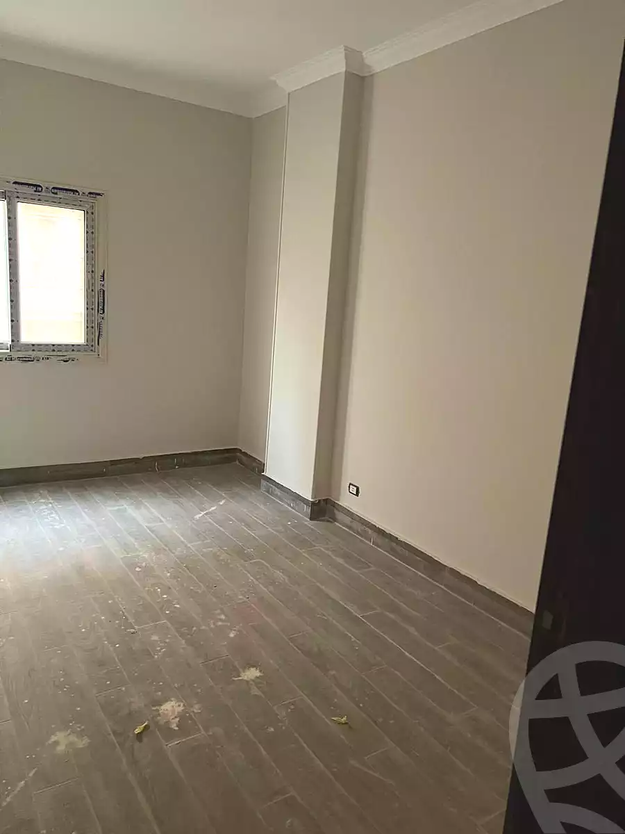 https://aqarmap.com.eg/ar/listing/7081361-for-sale-cairo-new-cairo-compounds-el-mostashareen-compound