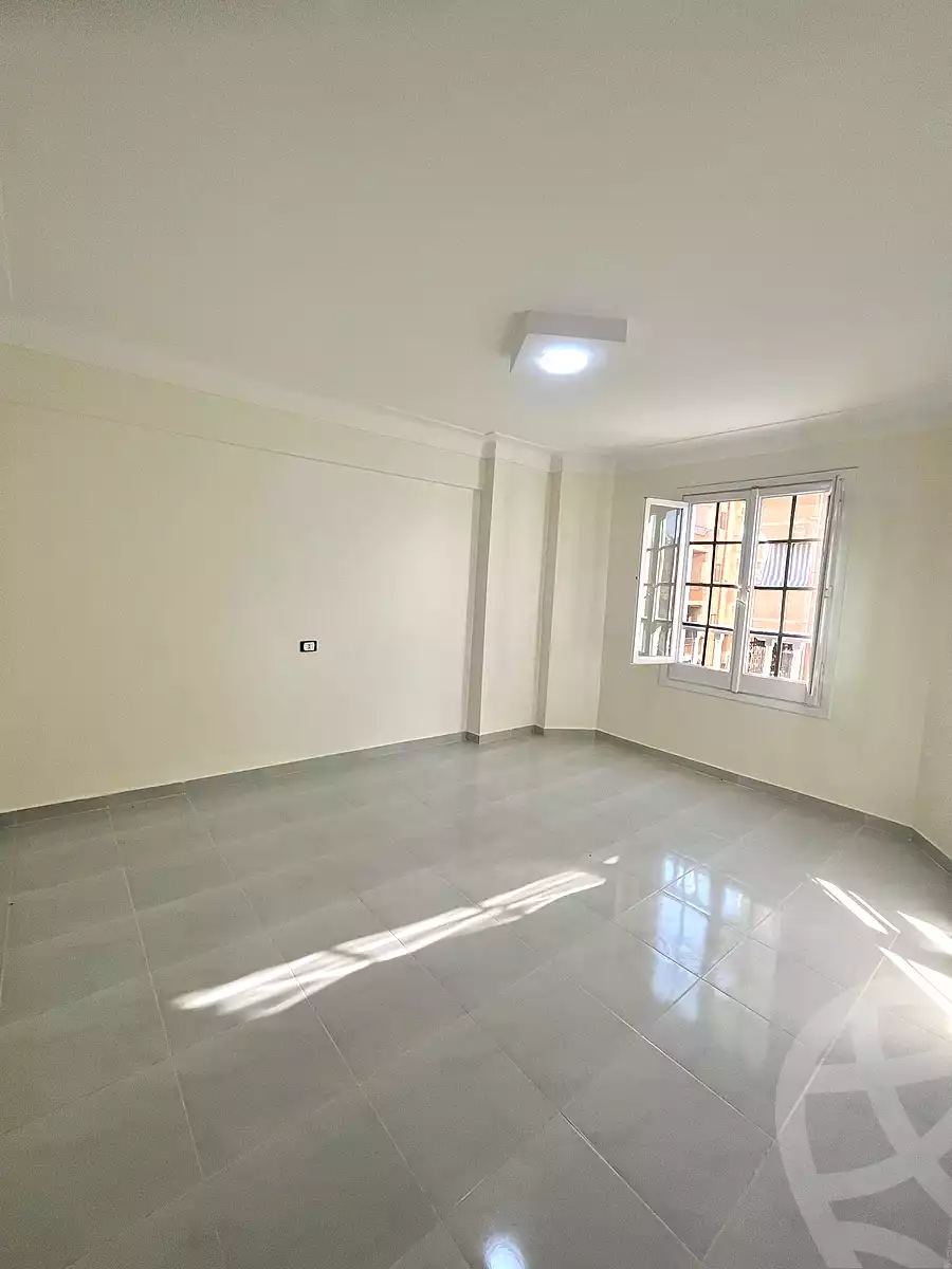 https://aqarmap.com.eg/ar/listing/7083244-for-sale-alexandria-al-agamy-shataa-el-nakheel