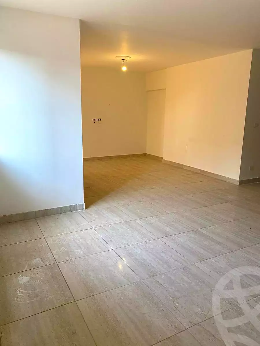 https://aqarmap.com.eg/en/listing/7085209-for-sale-cairo-new-cairo-lrhb-city-phase-4-mohammed-farid-st