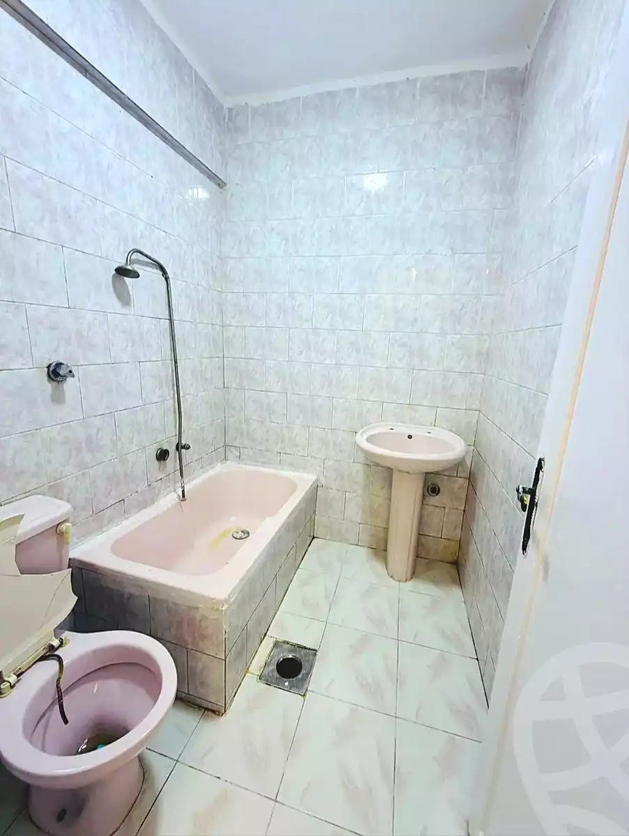 https://aqarmap.com.eg/ar/listing/7086244-for-sale-alexandria-al-agamy-shataa-el-nakheel