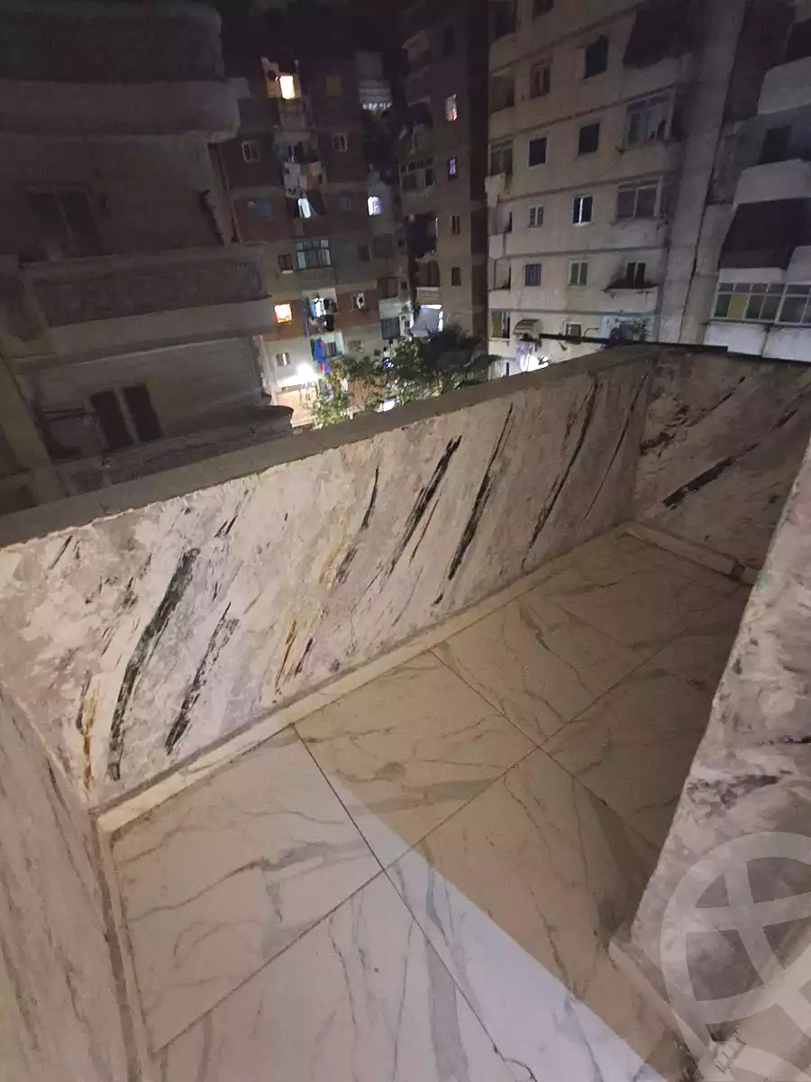 https://aqarmap.com.eg/ar/listing/7087064-for-sale-alexandria-bahray-el-anfoshy-sidi-kazman-st
