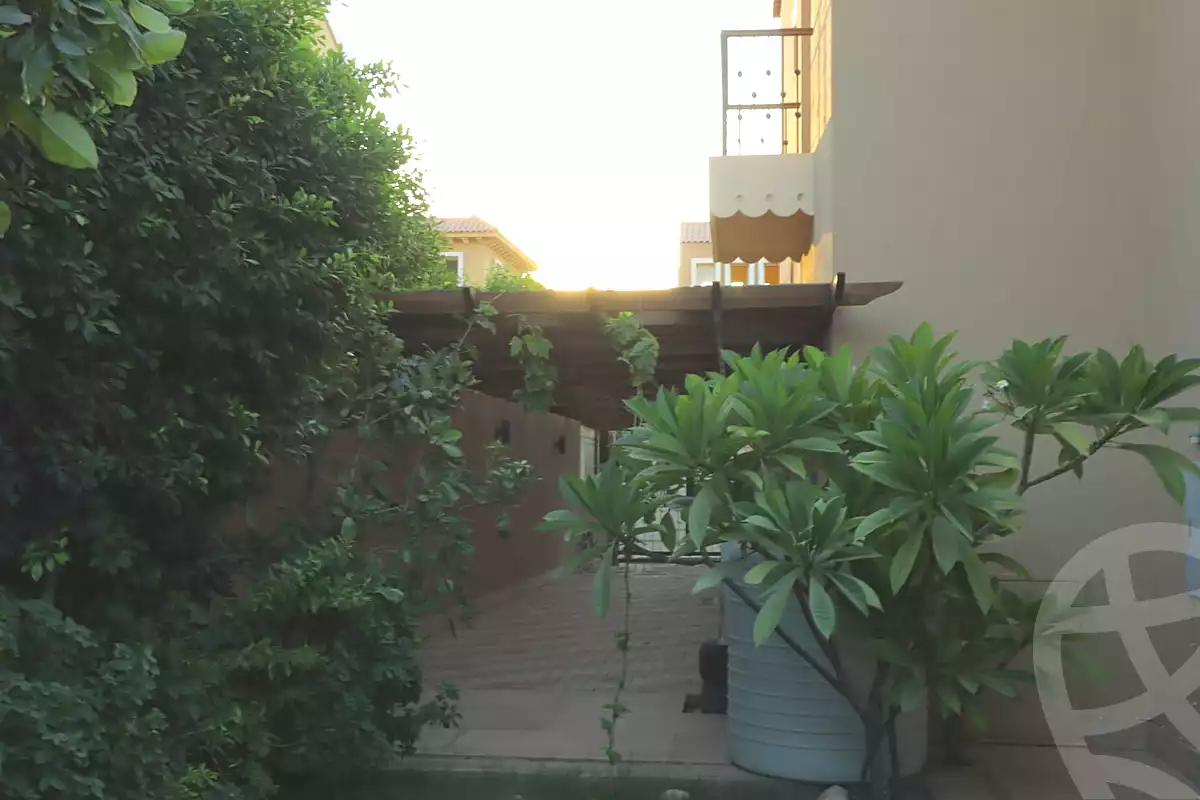 https://aqarmap.com.eg/ar/listing/7088318-for-sale-cairo-new-cairo-compounds-hyde-park-centre-ville-hyde-park