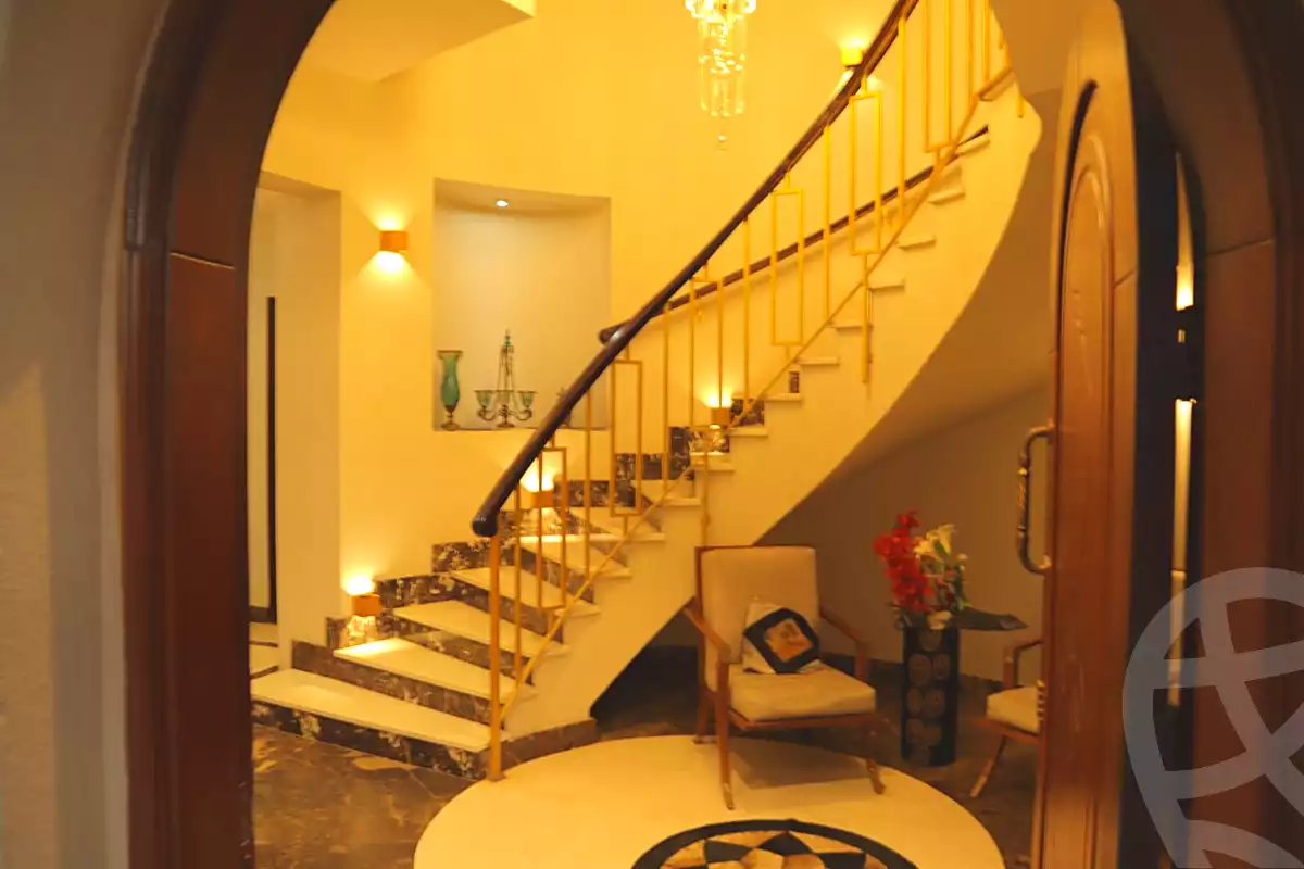 https://aqarmap.com.eg/ar/listing/7088318-for-sale-cairo-new-cairo-compounds-hyde-park-centre-ville-hyde-park