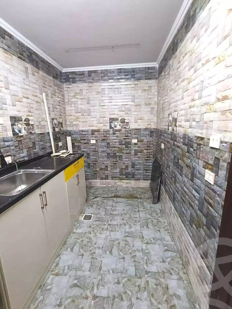 https://aqarmap.com.eg/ar/listing/7089080-for-sale-cairo-helwan-ahmed-enci-st