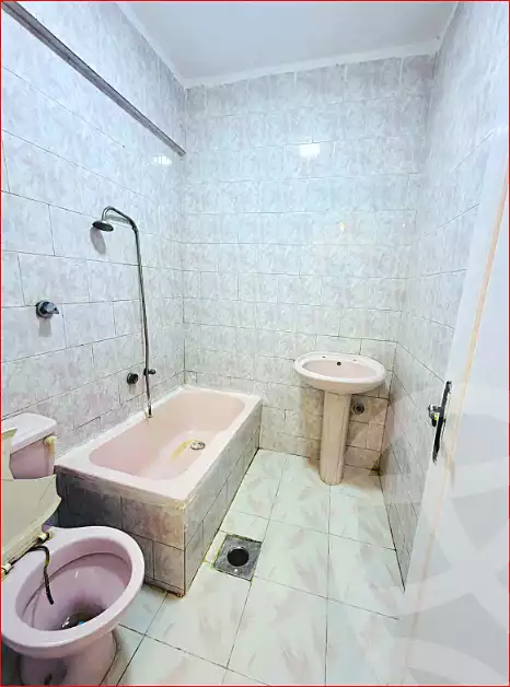 https://aqarmap.com.eg/ar/listing/7089383-for-sale-alexandria-al-agamy-shataa-el-nakheel