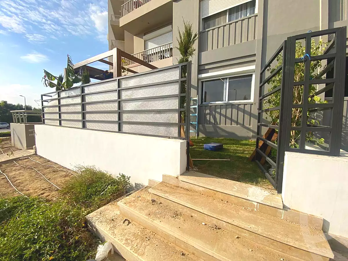 https://aqarmap.com.eg/en/listing/7093636-for-sale-cairo-new-cairo-compounds-hyde-park-centre-ville-hyde-park