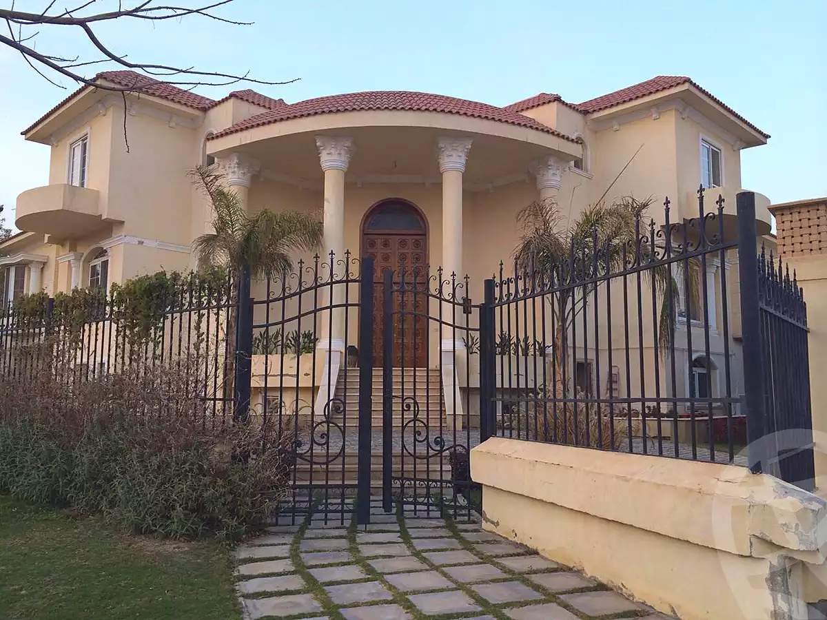 https://aqarmap.com.eg/ar/listing/7097135-for-sale-cairo-6th-of-october-compounds-royal-hills
