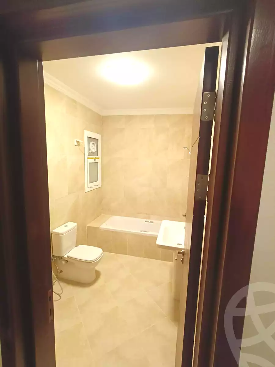 https://aqarmap.com.eg/ar/listing/7101393-for-rent-cairo-new-cairo-compounds-hyde-park-hpr-hyde-park