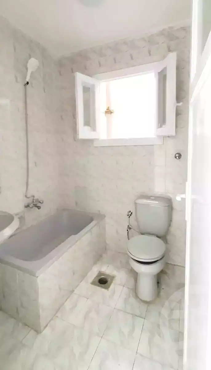 https://aqarmap.com.eg/ar/listing/7102331-for-sale-alexandria-al-agamy-shataa-el-nakheel