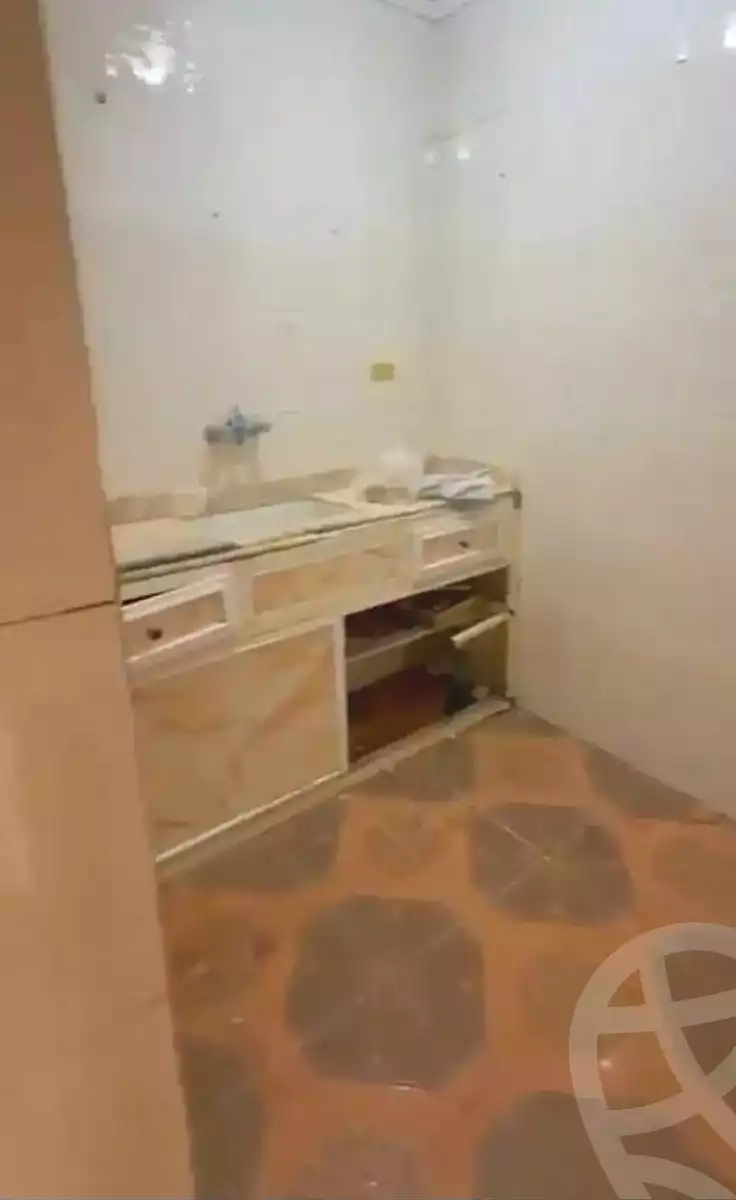 https://aqarmap.com.eg/ar/listing/7104068-for-rent-alexandria-ganaklis-shr-mrtdy-bsh
