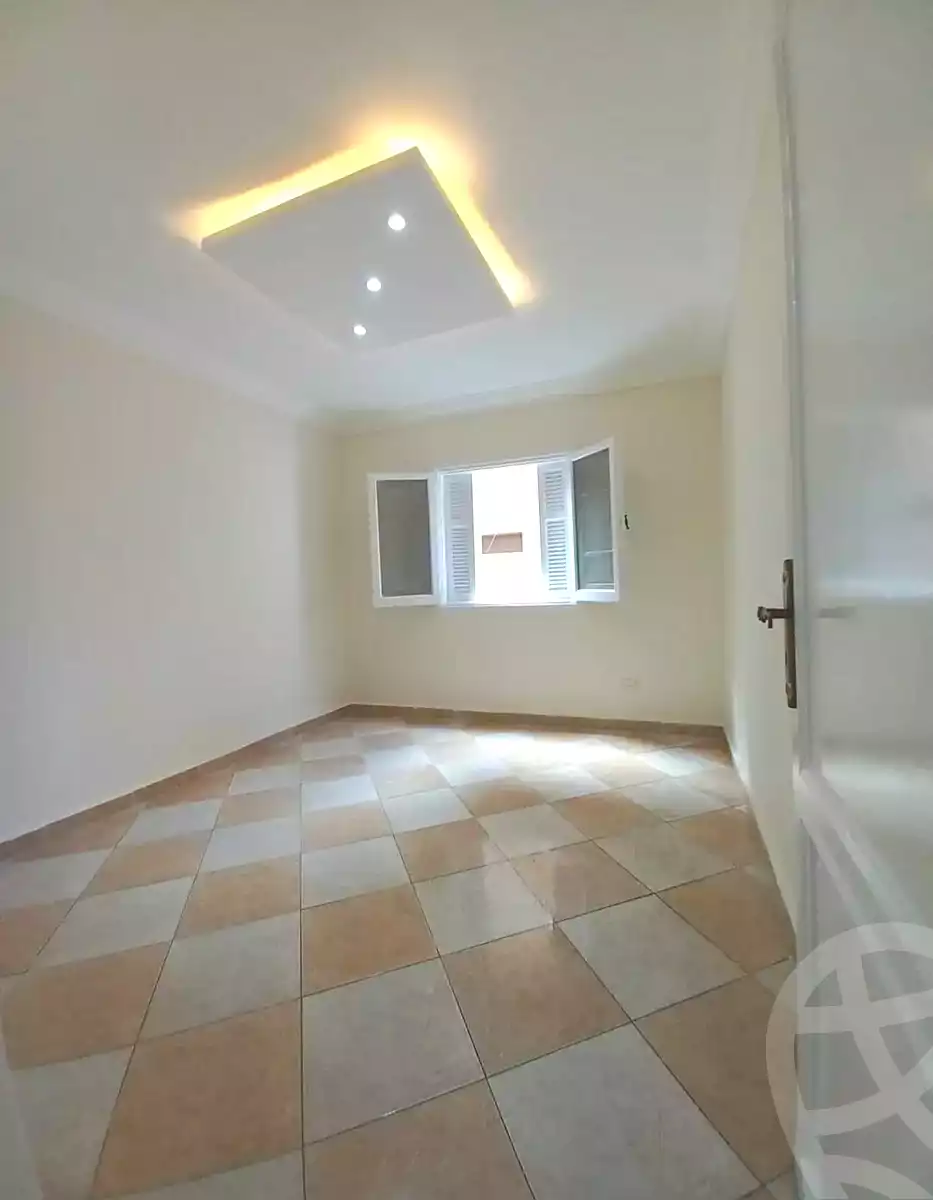 https://aqarmap.com.eg/ar/listing/7104097-for-sale-alexandria-el-asafra-shr-45