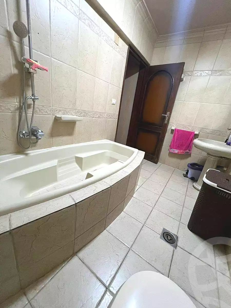 https://aqarmap.com.eg/en/listing/7107414-for-sale-cairo-helwan-helwan-el-sharkeya-heidar-st
