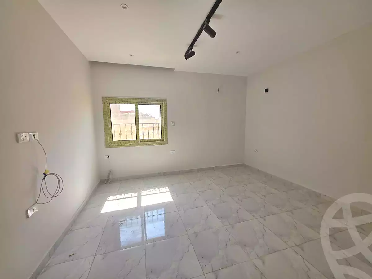 https://aqarmap.com.eg/ar/listing/7108835-for-rent-cairo-new-cairo-ganob-el-akadamiya-south-academy-b-taha-hussein-st