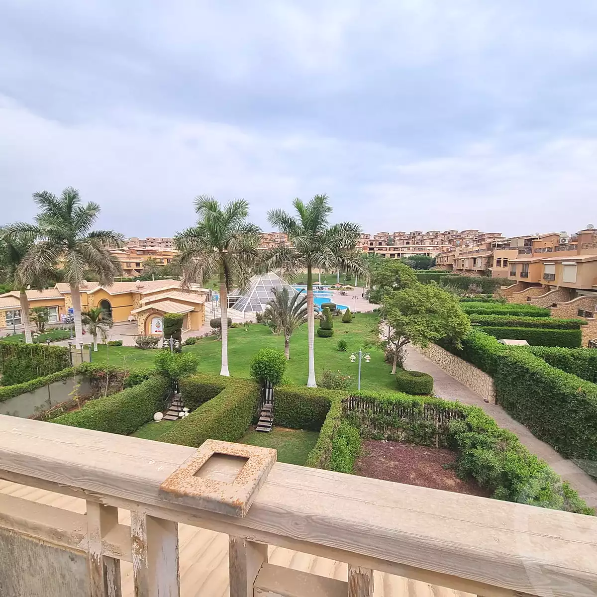 https://aqarmap.com.eg/ar/listing/7110493-for-sale-cairo-6th-of-october-compounds-pyramids-walk