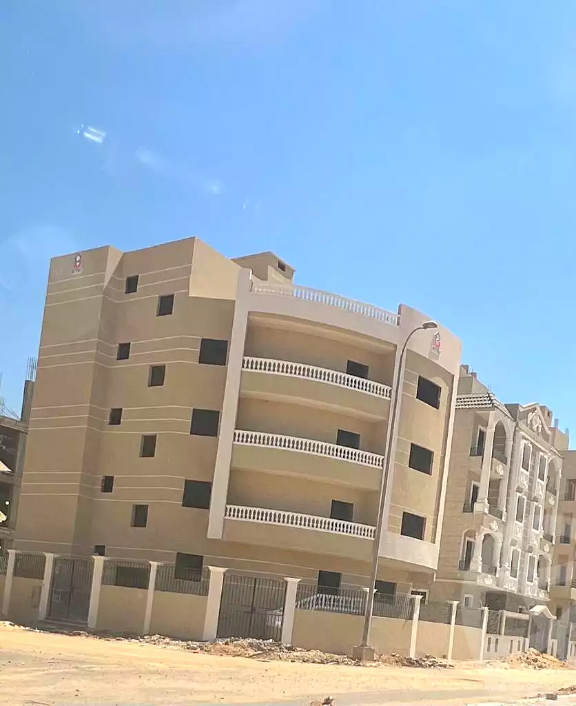 https://aqarmap.com.eg/en/listing/7110515-for-sale-cairo-6th-of-october-hadaeq-october-lmntq-lsyhy