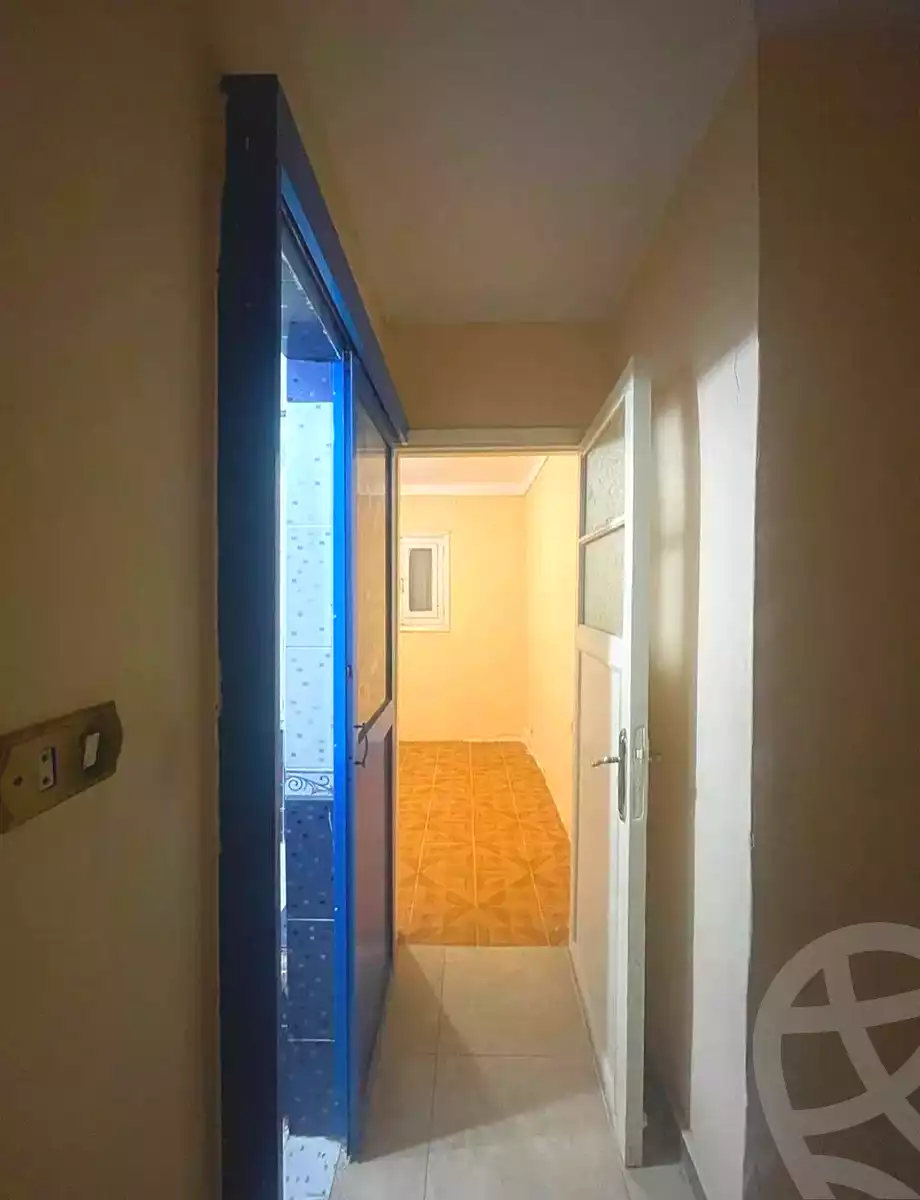 https://aqarmap.com.eg/en/listing/7113934-for-rent-alexandria-ganaklis-shr-mrtdy-bsh
