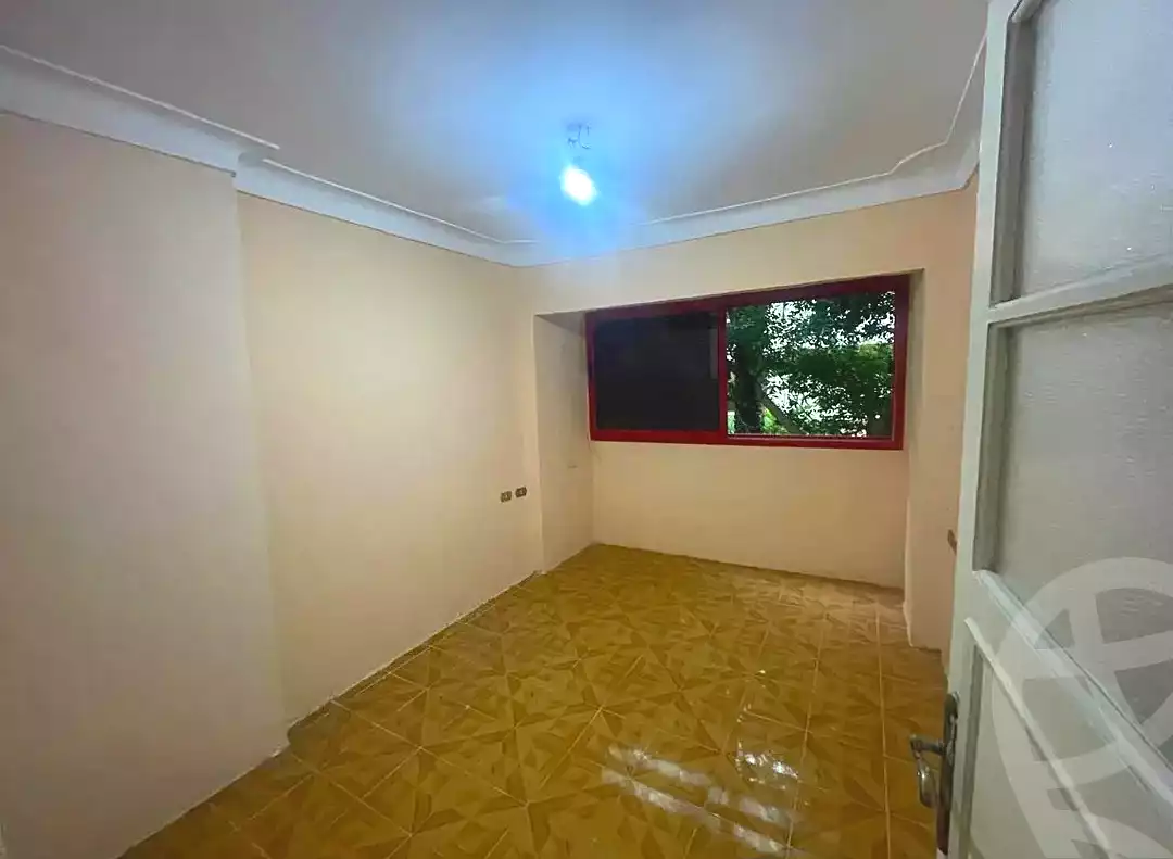 https://aqarmap.com.eg/en/listing/7113934-for-rent-alexandria-ganaklis-shr-mrtdy-bsh