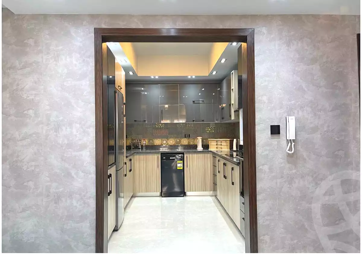 https://aqarmap.com.eg/ar/listing/7114781-for-sale-cairo-new-cairo-compounds-hyde-park-centre-ville-hyde-park
