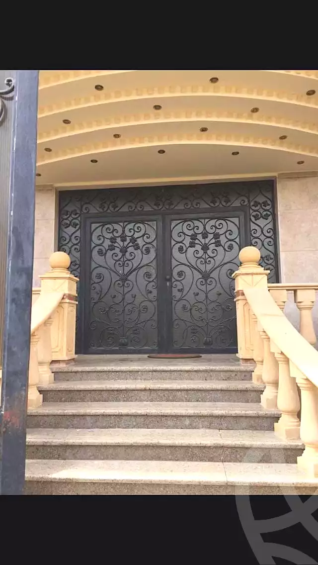 https://aqarmap.com.eg/ar/listing/7115835-for-sale-cairo-new-cairo-ganob-el-akadamiya-south-academy-d-khaled-ibn-el-waleed-st