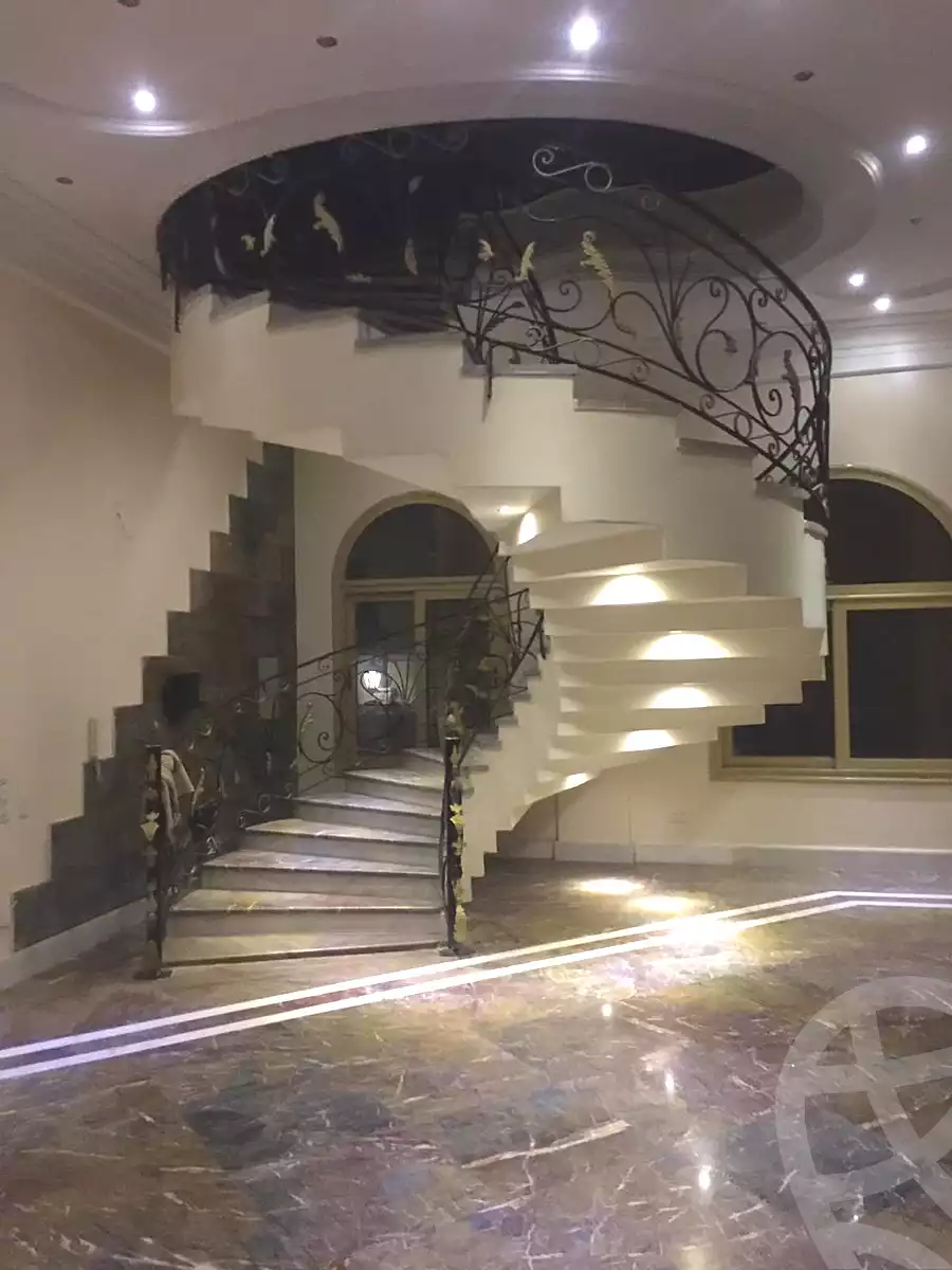 https://aqarmap.com.eg/ar/listing/7115868-for-sale-cairo-new-cairo-ganob-el-akadamiya-south-academy-g-sedki-suliman-st