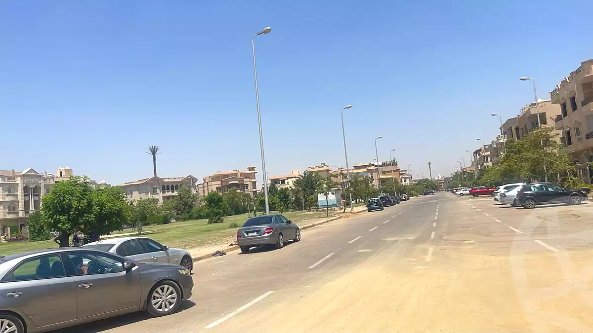 https://aqarmap.com.eg/en/listing/7117007-for-sale-cairo-new-cairo-first-settlement-mhwr-mstfy-kml