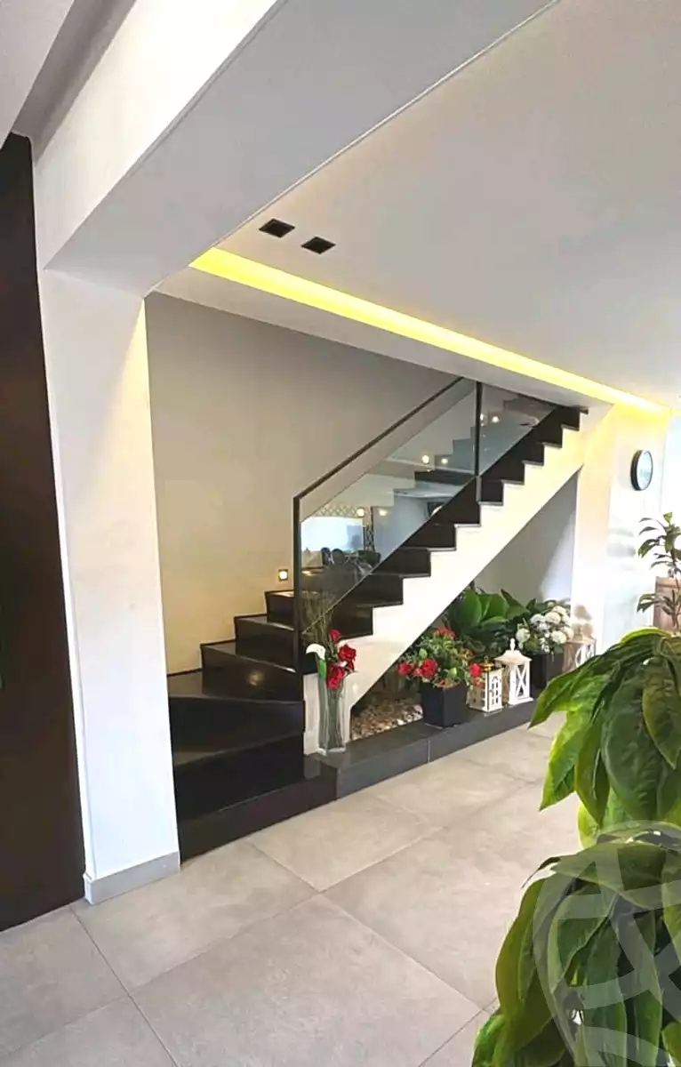 https://aqarmap.com.eg/en/listing/7117342-for-rent-cairo-new-cairo-compounds-mountain-view-hyde-park