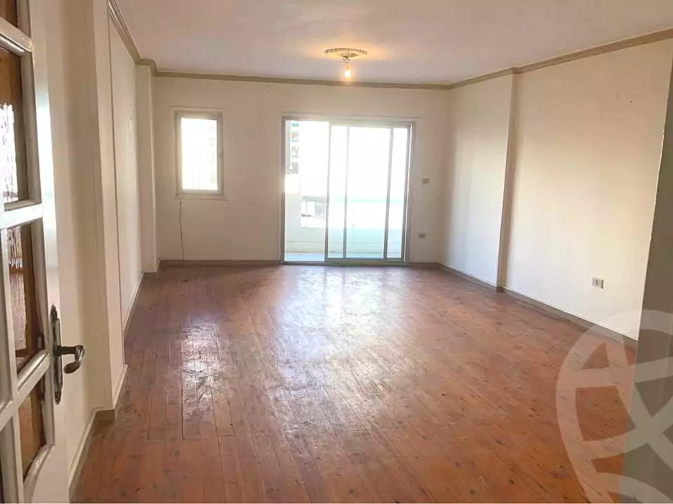 https://aqarmap.com.eg/ar/listing/7118844-for-rent-alexandria-ganaklis