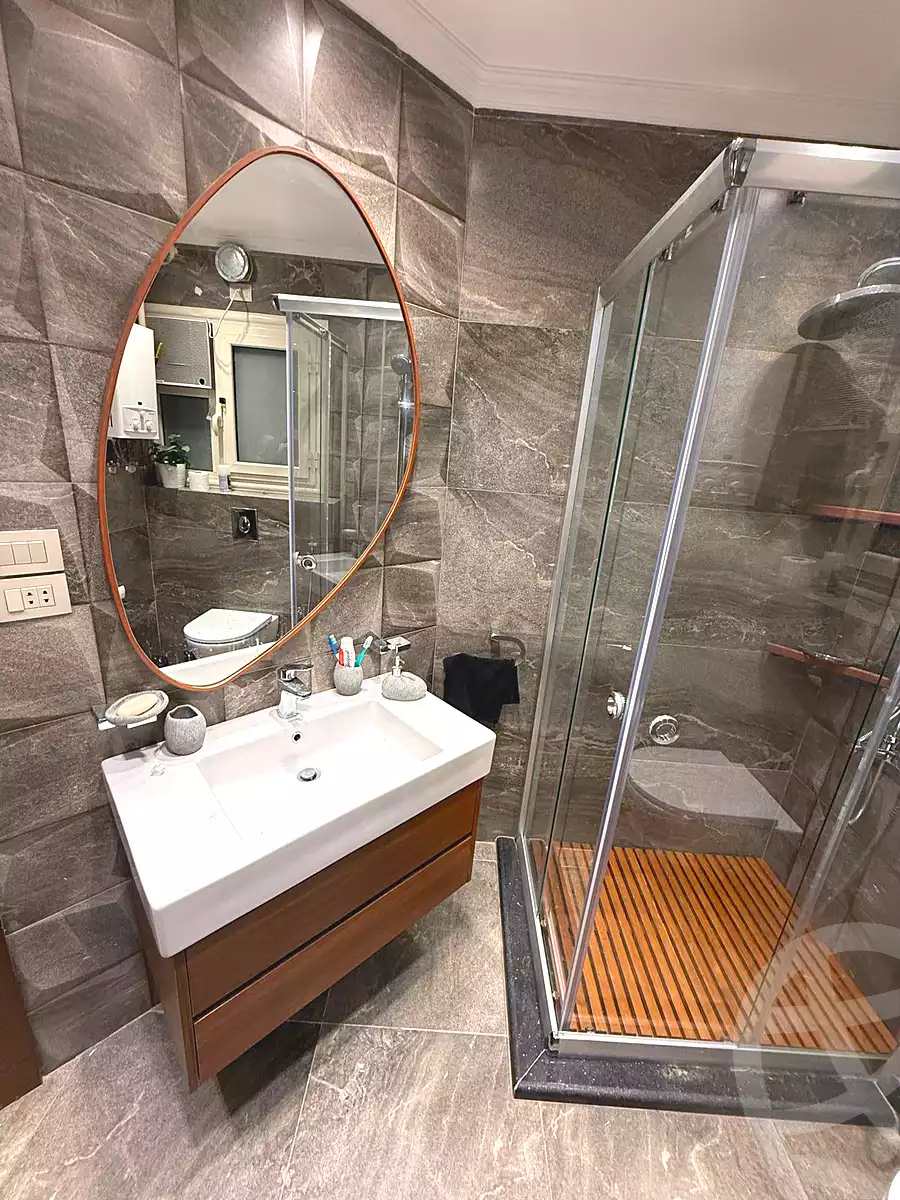 https://aqarmap.com.eg/ar/listing/7122265-for-sale-cairo-new-cairo-compounds-mountain-view-hyde-park
