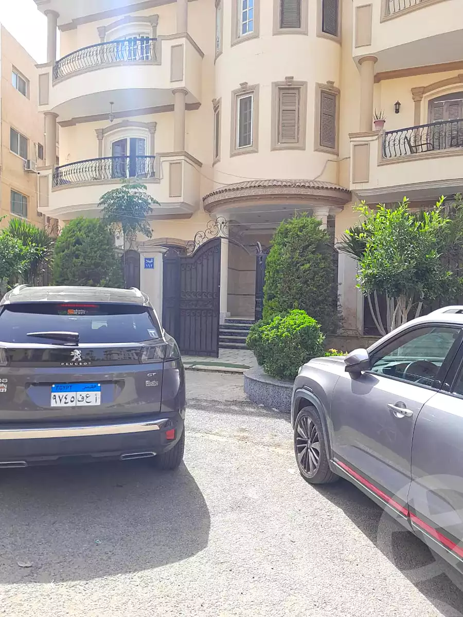 https://aqarmap.com.eg/ar/listing/7122359-for-sale-cairo-new-cairo-el-ahyaa-first-neighborhood-street-1
