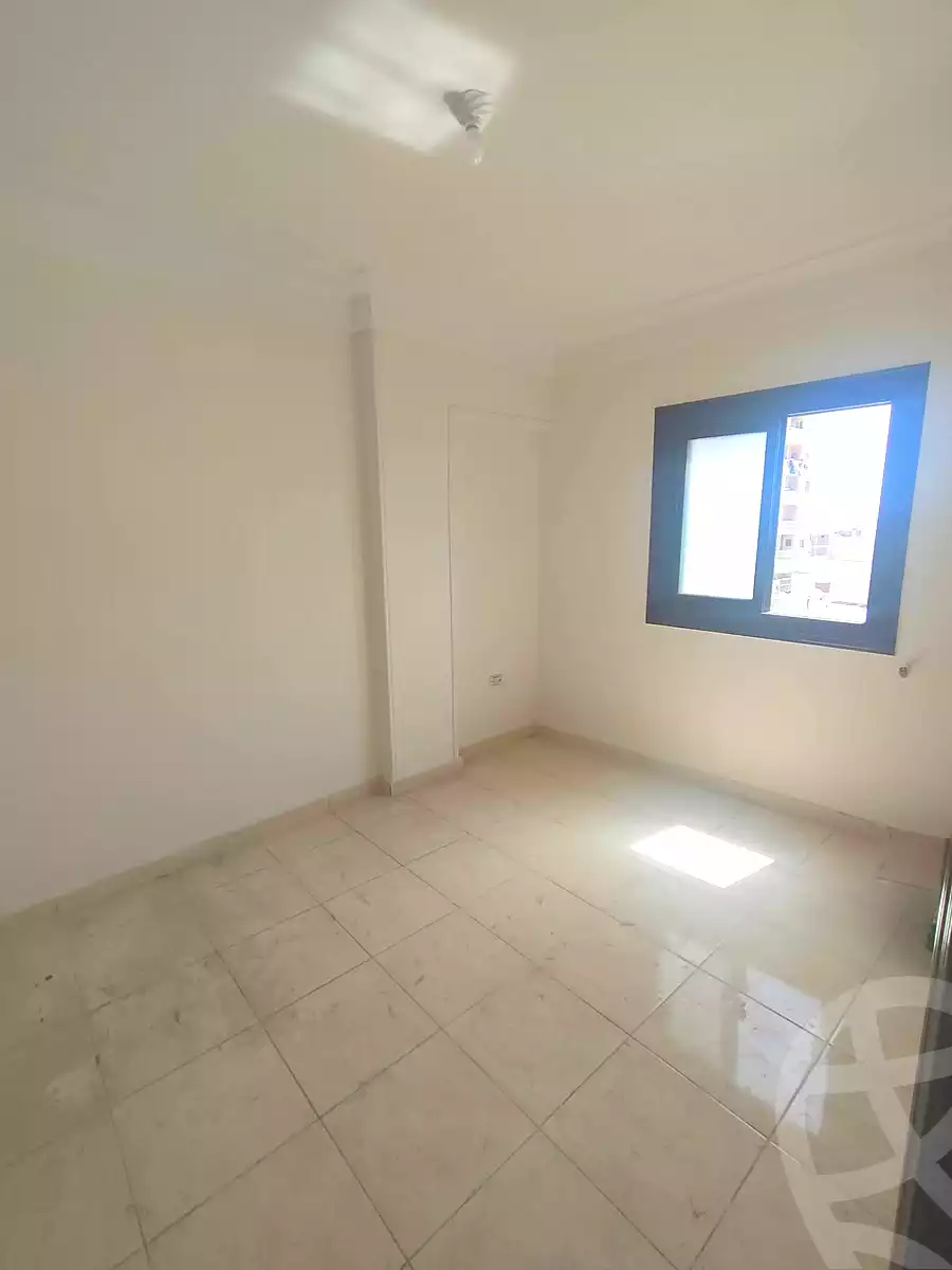 https://aqarmap.com.eg/ar/listing/7125951-for-sale-alexandria-al-agamy-lbytsh-el-saleheen-mosque-st