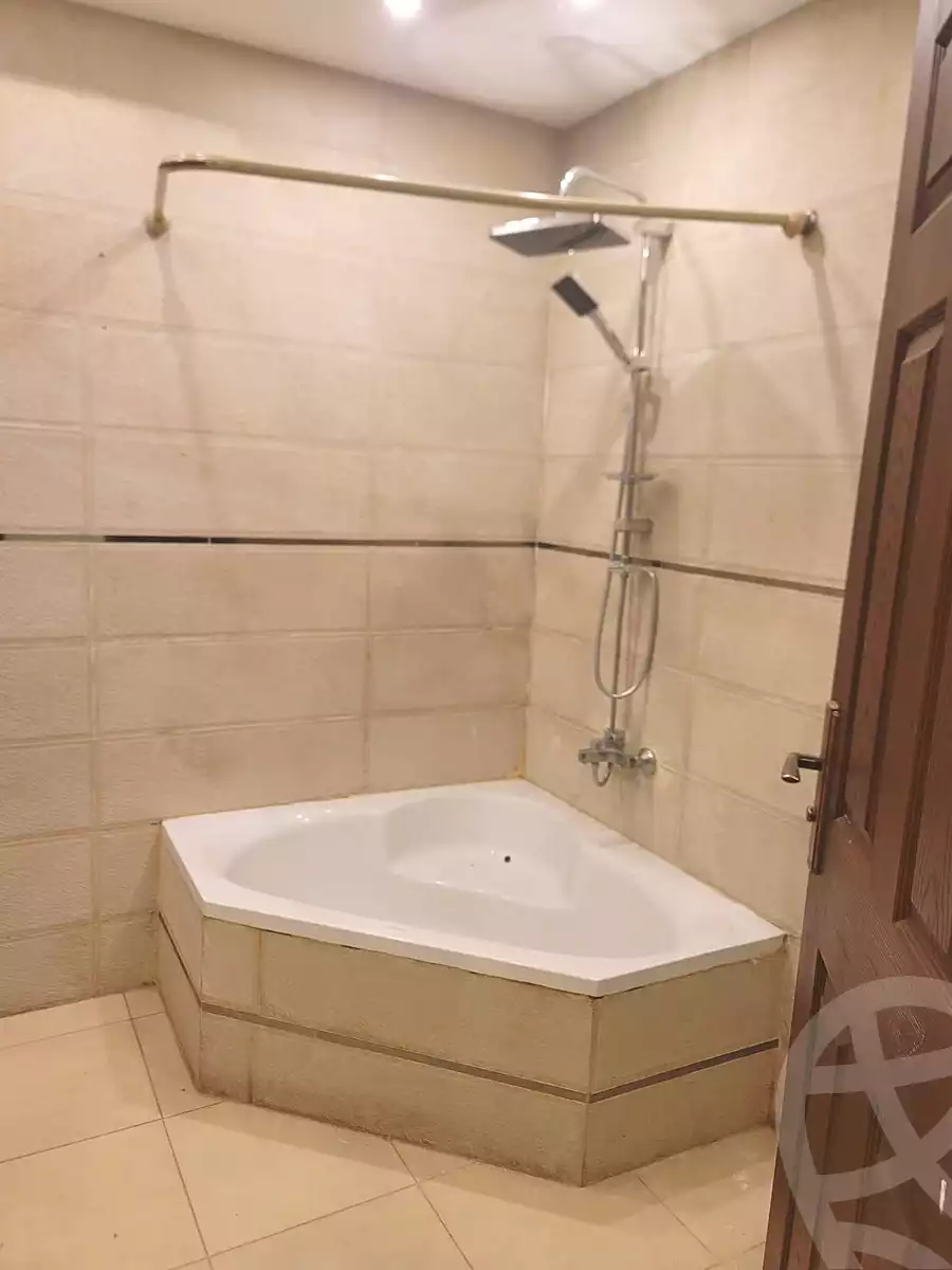 https://aqarmap.com.eg/ar/listing/7127015-for-sale-cairo-new-cairo-el-ahyaa-first-neighborhood-street-1