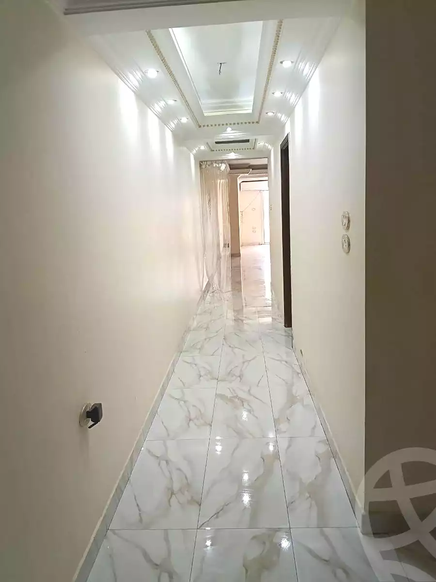 https://aqarmap.com.eg/ar/listing/7130201-for-sale-cairo-helwan-ahmed-enci-st