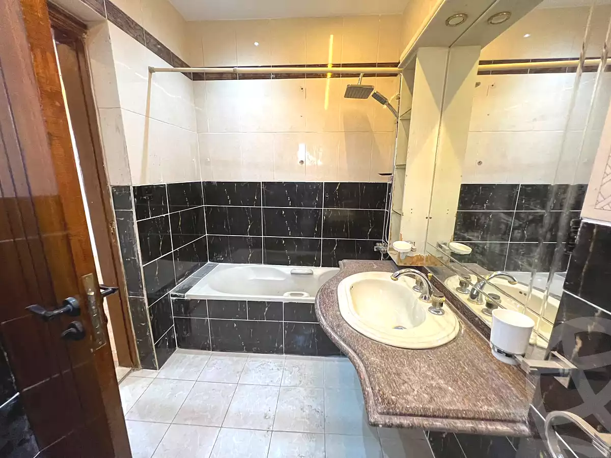 https://aqarmap.com.eg/ar/listing/7131199-for-sale-cairo-el-mohandesen-shareaa-ahmed-orabi
