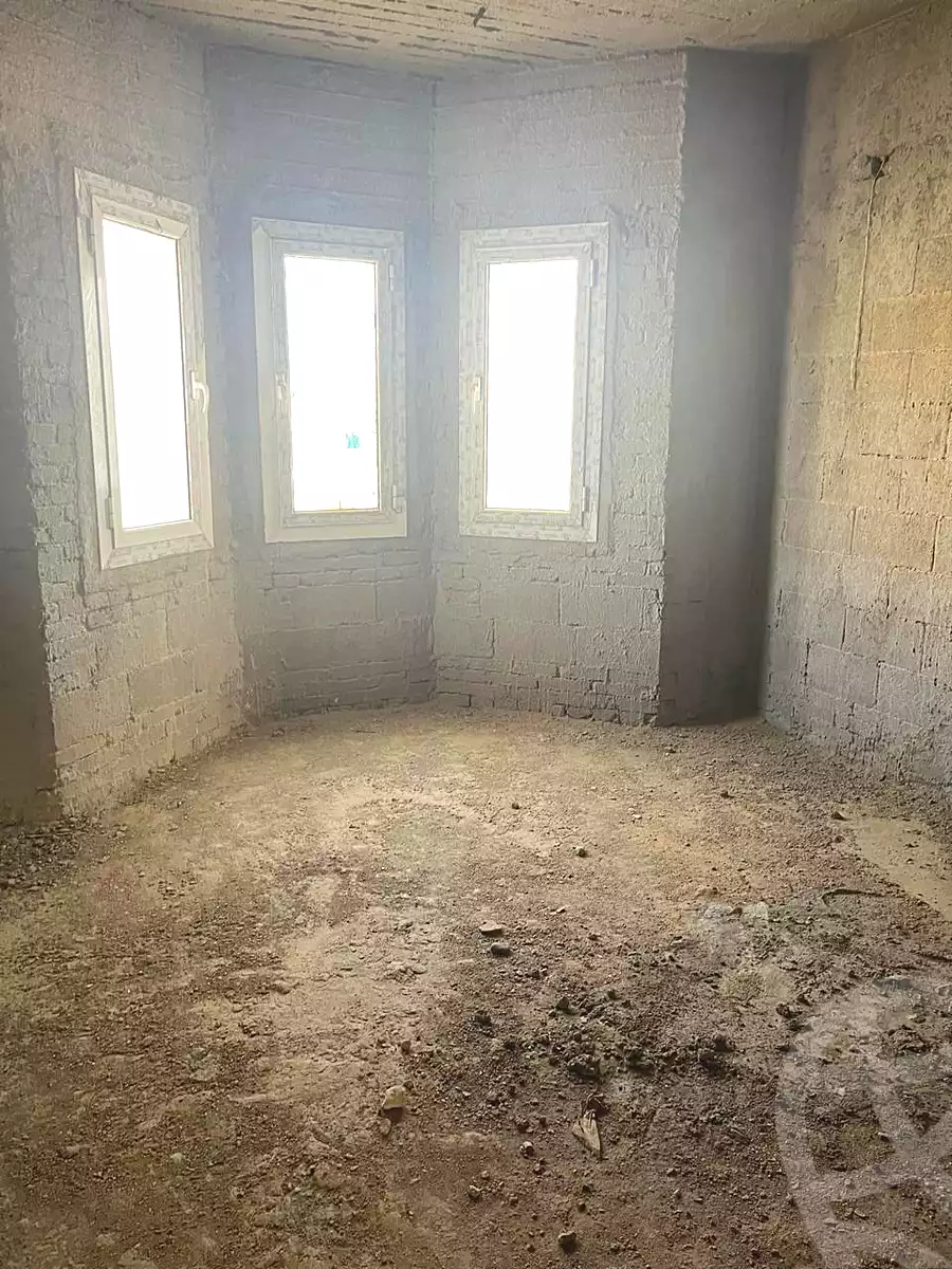 https://aqarmap.com.eg/ar/listing/7131240-for-sale-cairo-new-cairo-compounds-mountain-view-hyde-park