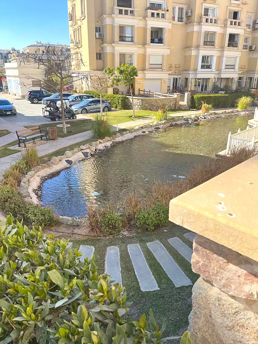 https://aqarmap.com.eg/ar/listing/7131240-for-sale-cairo-new-cairo-compounds-mountain-view-hyde-park