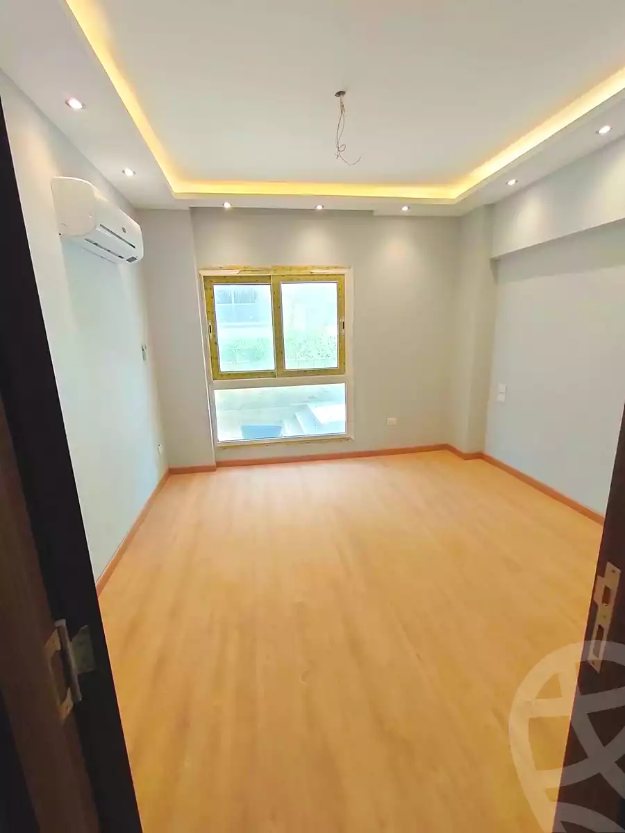 https://aqarmap.com.eg/ar/listing/7134735-for-sale-cairo-new-cairo-compounds-mountain-view-hyde-park